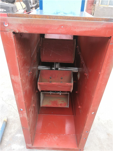 提升機內(nèi)部